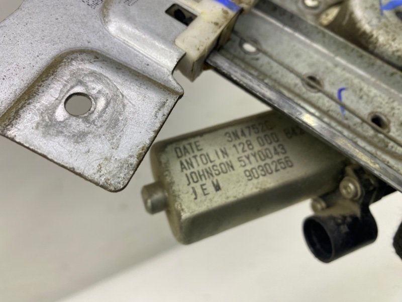 Стеклоподъемник Lada Largus 2013