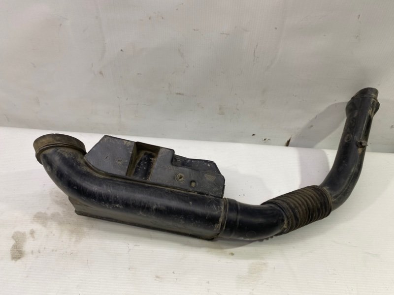 Резонатор воздушного фильтра Lada Largus 2013