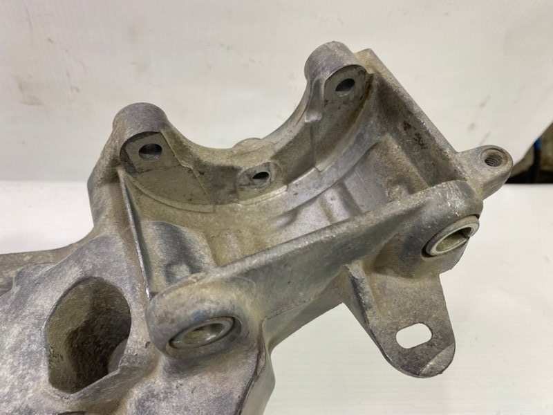 Кронштейн генератора Lada Largus 2013