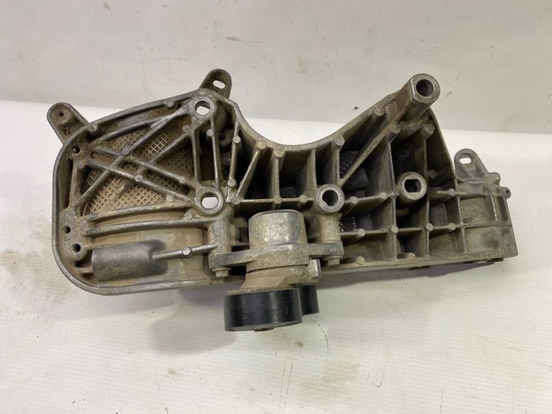 Кронштейн генератора Lada Largus 2013