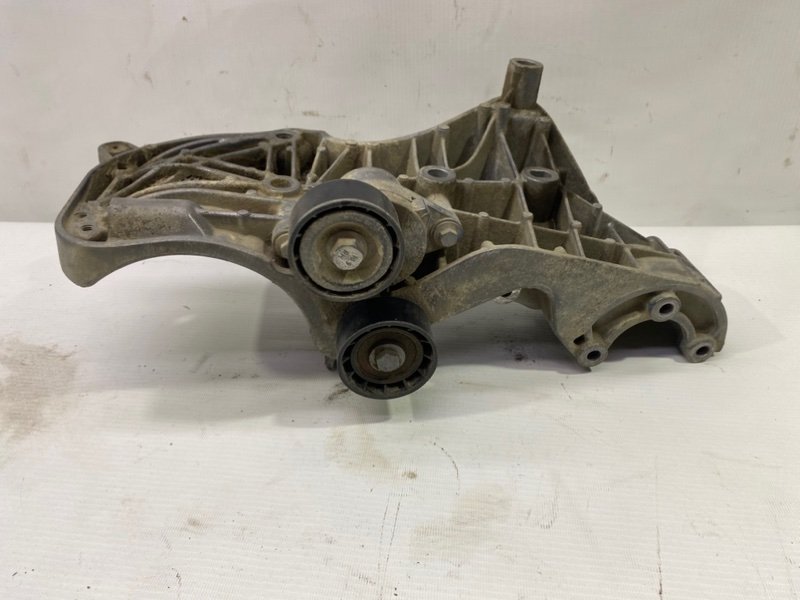 Кронштейн генератора Lada Largus 2013