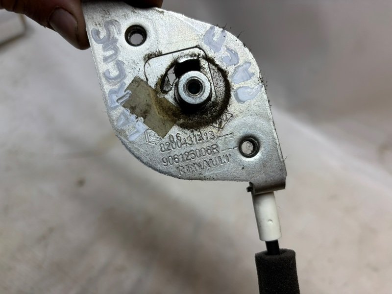 Замок багажника Lada Largus 2013