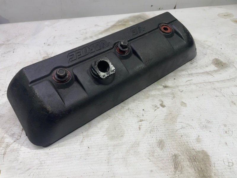 Клапанная крышка GMC Jimmy II 1995