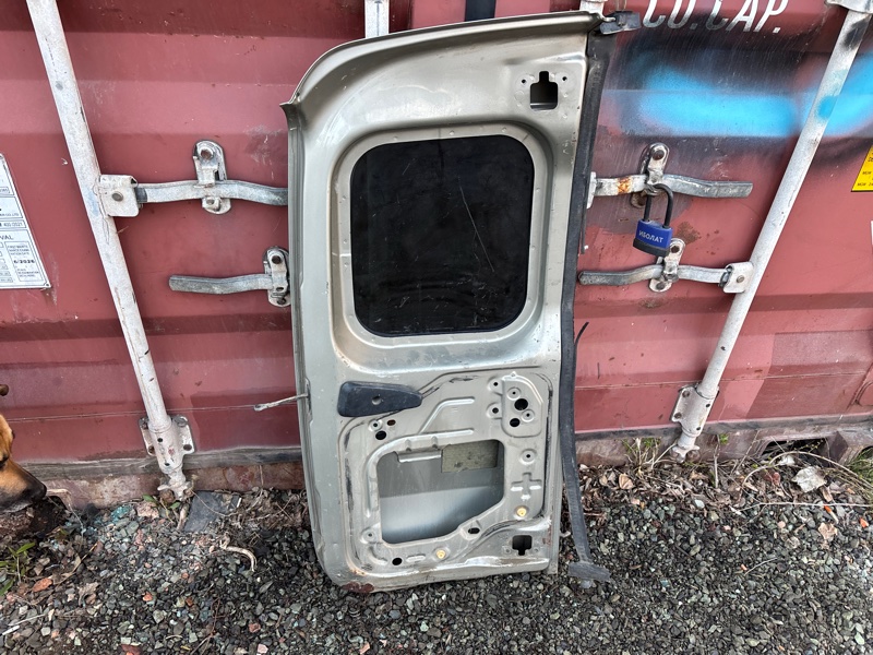 Дверь багажника Lada Largus 2013