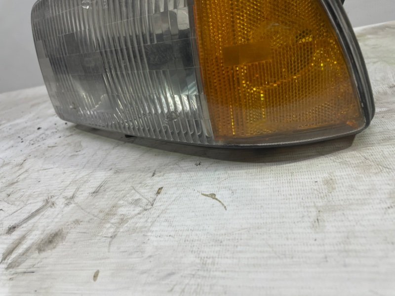 Фара GMC Jimmy II 1995