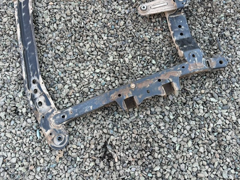 Балка Lada Largus 2013