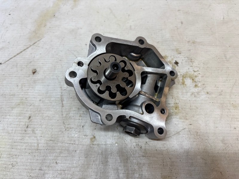 Насос масляный Toyota Land Cruiser 2021-2025 300