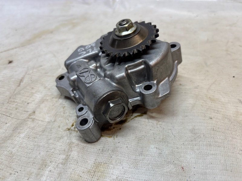 Насос масляный Toyota Land Cruiser 2021-2025 300