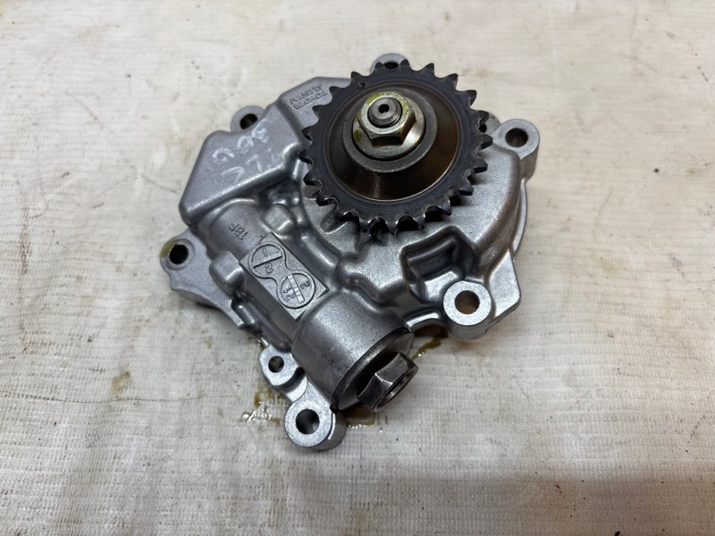 Насос масляный Toyota Land Cruiser 2021-2025 300