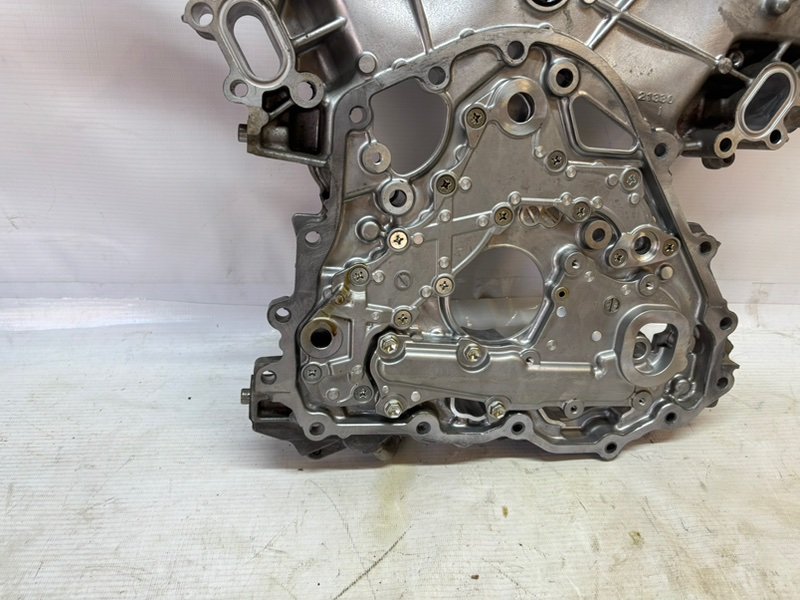 Лобовина двигателя Toyota Land Cruiser 2021-2025 300