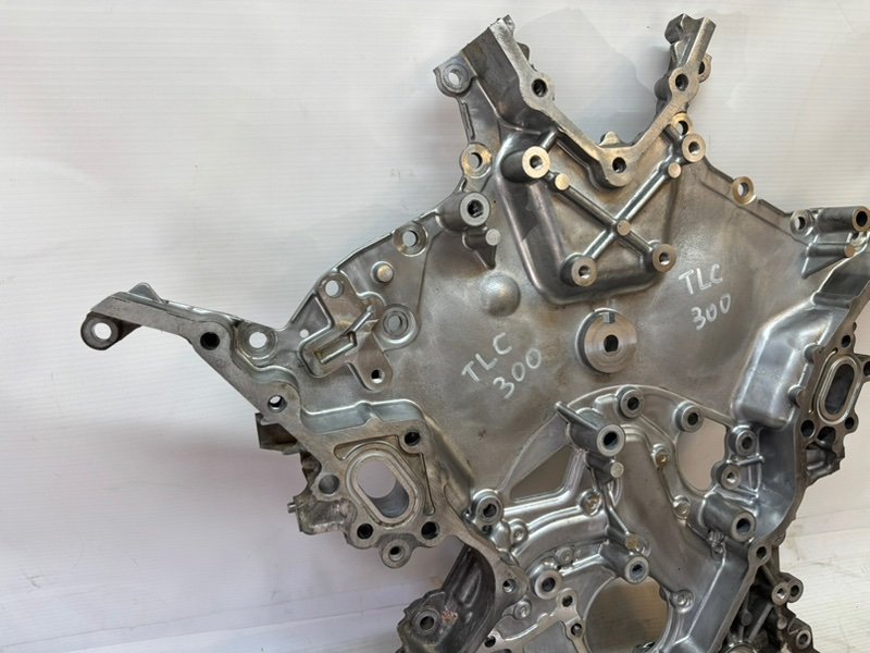 Лобовина двигателя Toyota Land Cruiser 2021-2025 300