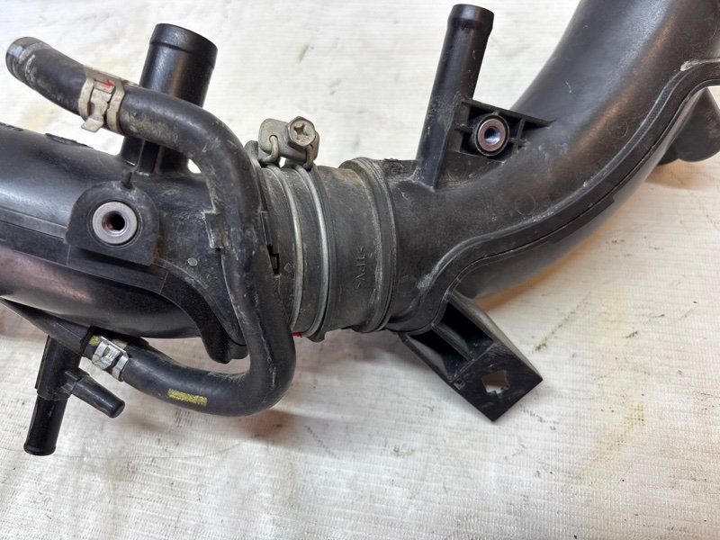 Патрубок турбины Toyota Land Cruiser 2021-2025 300