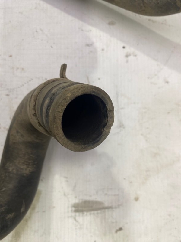 Патрубок Lada Largus 2013