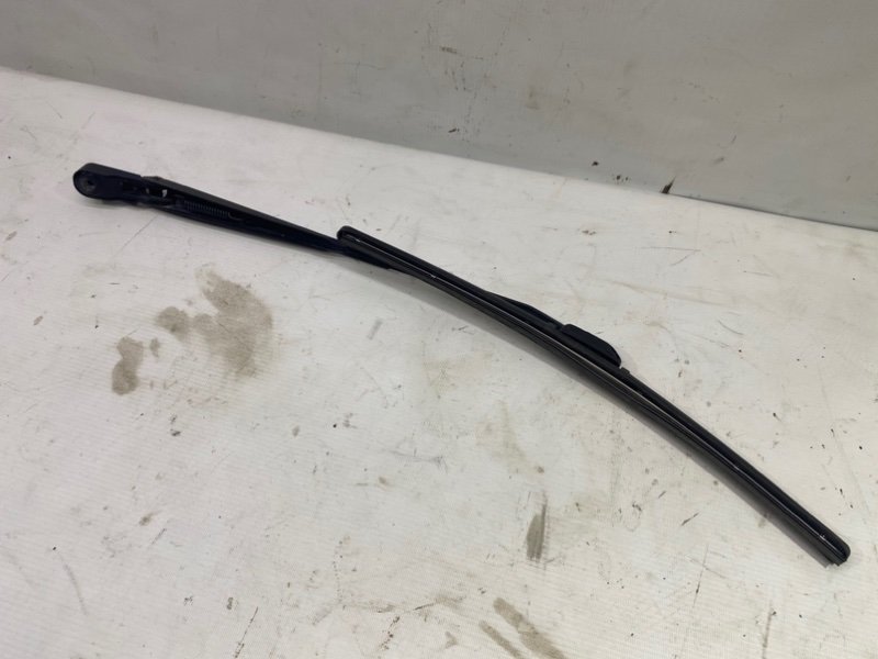 Поводок стеклоочистителя Lada Largus 2013