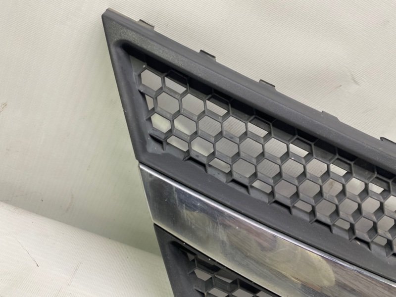 Решетка радиатора Lada Largus 2013