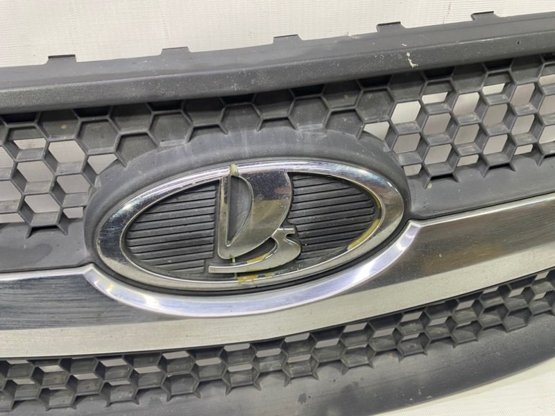 Решетка радиатора Lada Largus 2013