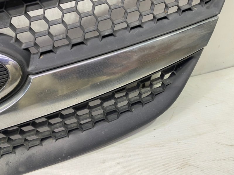 Решетка радиатора Lada Largus 2013