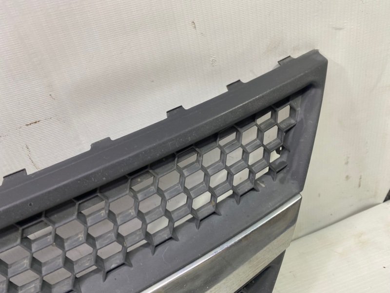 Решетка радиатора Lada Largus 2013