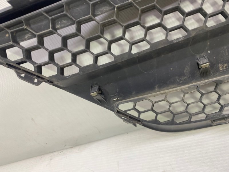 Решетка радиатора Lada Largus 2013