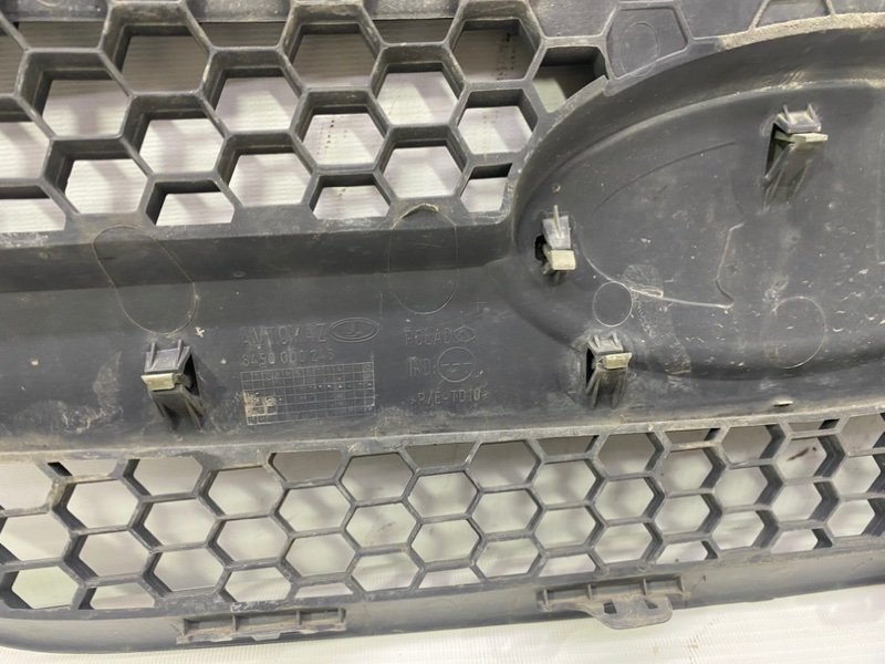 Решетка радиатора Lada Largus 2013