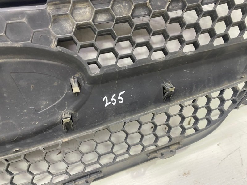 Решетка радиатора Lada Largus 2013