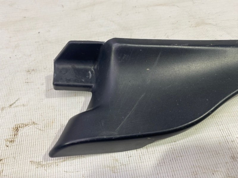 Уголок жабо Lada Largus 2013