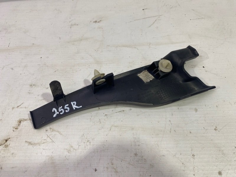 Уголок жабо Lada Largus 2013