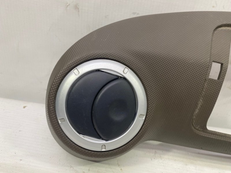 Накладка торпеды Lada Largus 2013