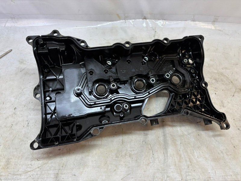Клапанная крышка Toyota Land Cruiser 2021-2025 300