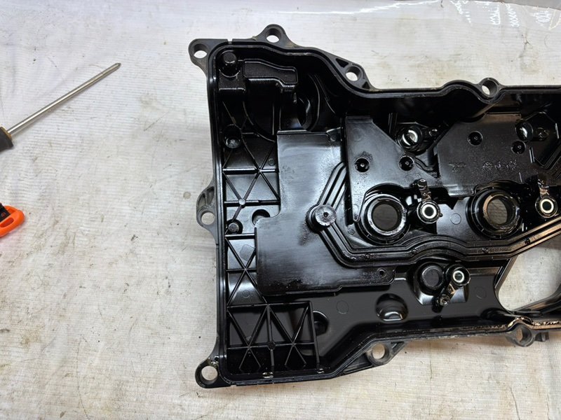 Клапанная крышка Toyota Land Cruiser 2021-2025 300