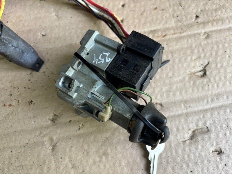 Замок зажигания GMC Jimmy II 1995