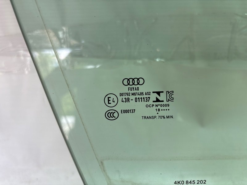 Стекло двери Audi A6 2019