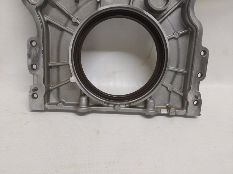 Крышка коленвала Toyota Land Cruiser 2021-2025 300