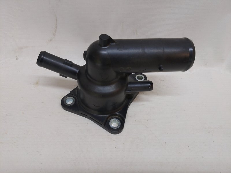 Корпус термостата Toyota Land Cruiser 2021-2025 300