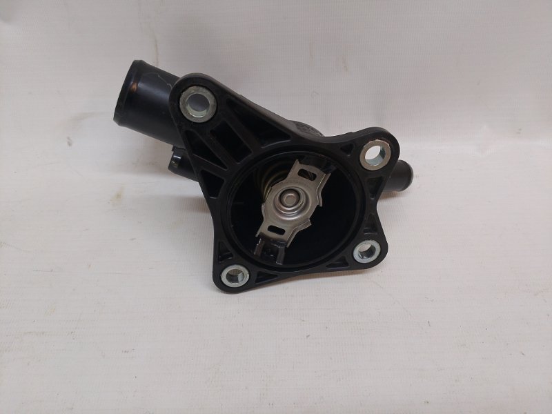 Корпус термостата Toyota Land Cruiser 2021-2025 300