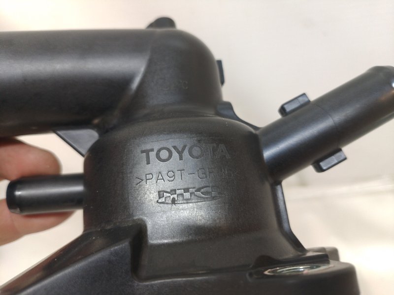 Корпус термостата Toyota Land Cruiser 2021-2025 300