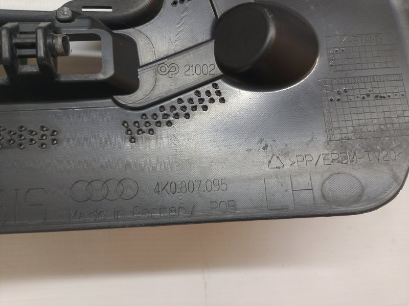 Кронштейн омывателя фар Audi A6 2019