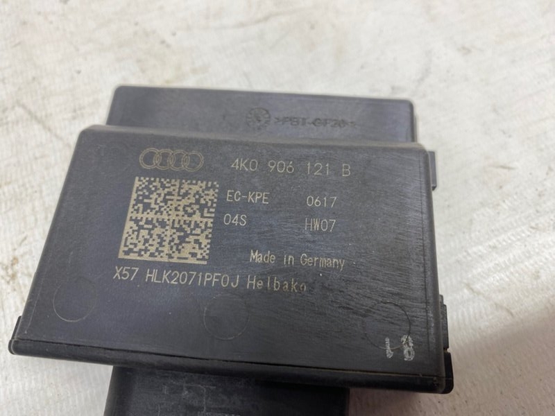 Блок управления топливным насосом Audi A6 2019