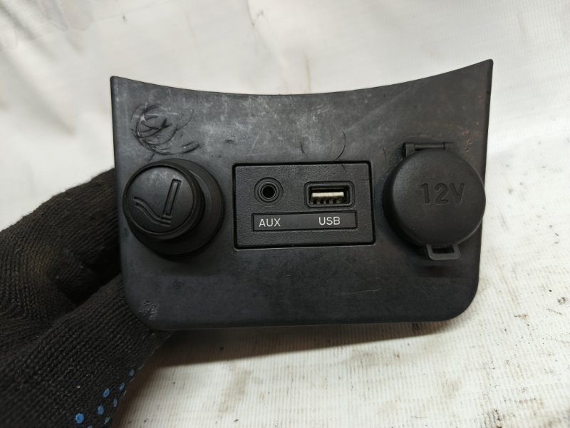 Разъем AUX / USB Hyundai Solaris 2015 RB