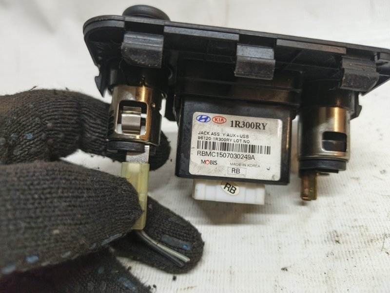 Разъем AUX / USB Hyundai Solaris 2015 RB