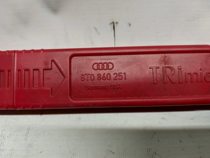Знак аварийной остановки Audi A6 2019