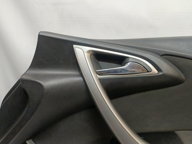 Обшивка двери Opel Astra 2011 J
