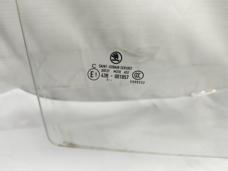 Стекло двери Skoda Fabia 2008