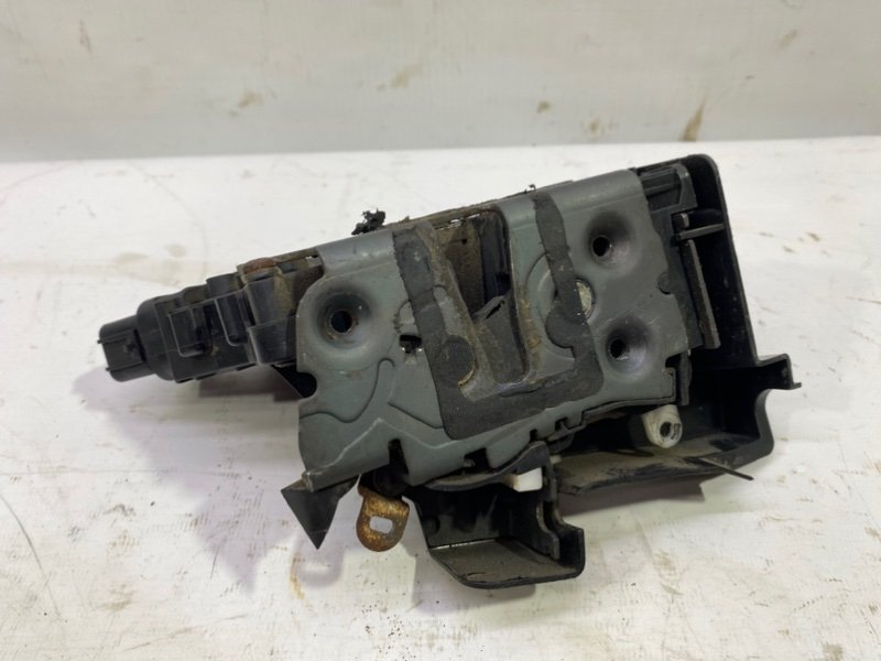 Замок двери Ford Focus 2006