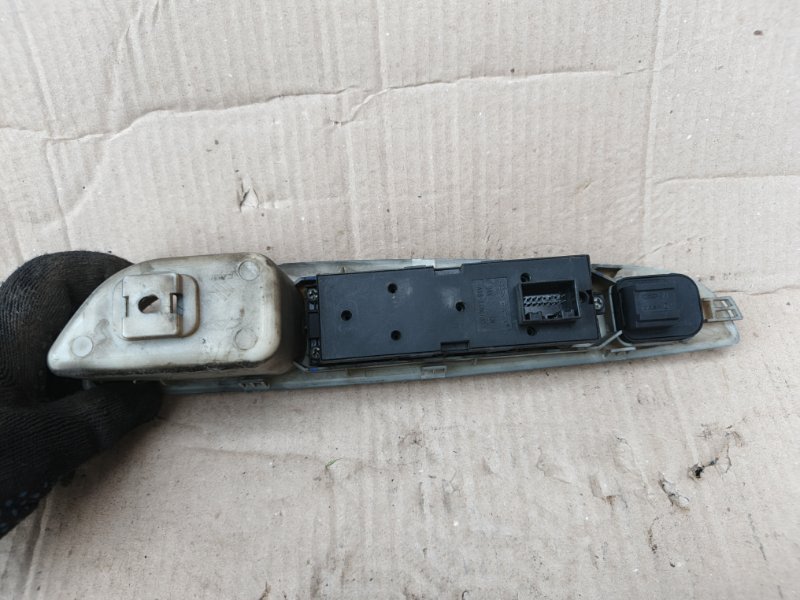 Блок управления стеклоподъемниками Chery Very А13 2011