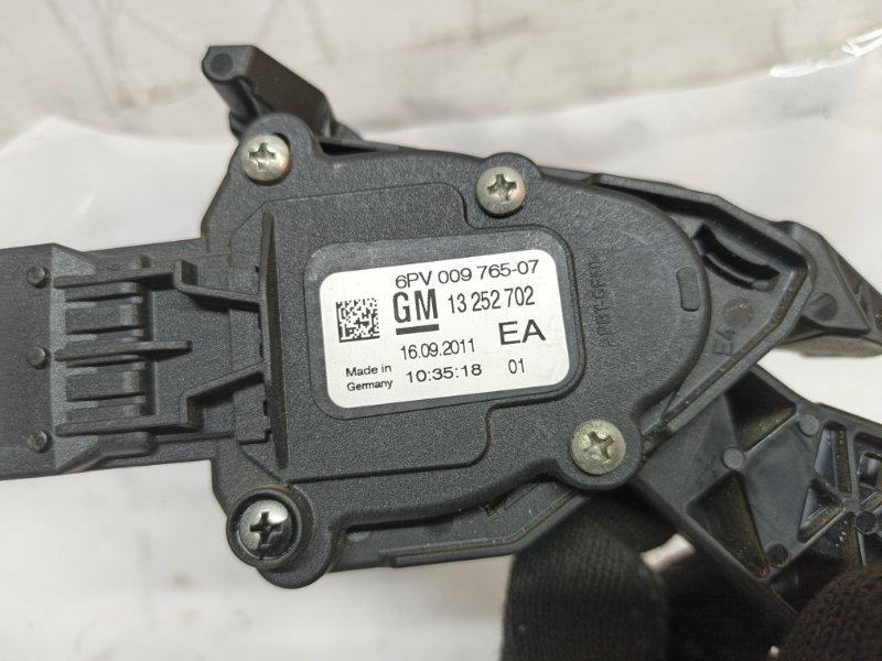 Педаль газа Opel Astra 2011 J
