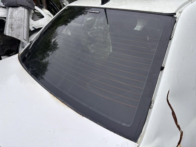Стекло заднее Mitsubishi Lancer Cedia 2002