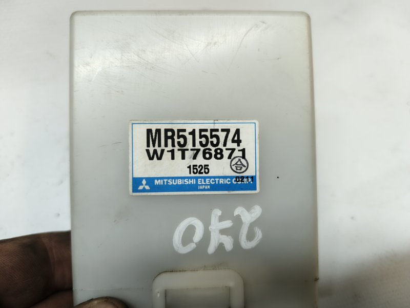 Блок электронный Mitsubishi Chariot Grandis 2001