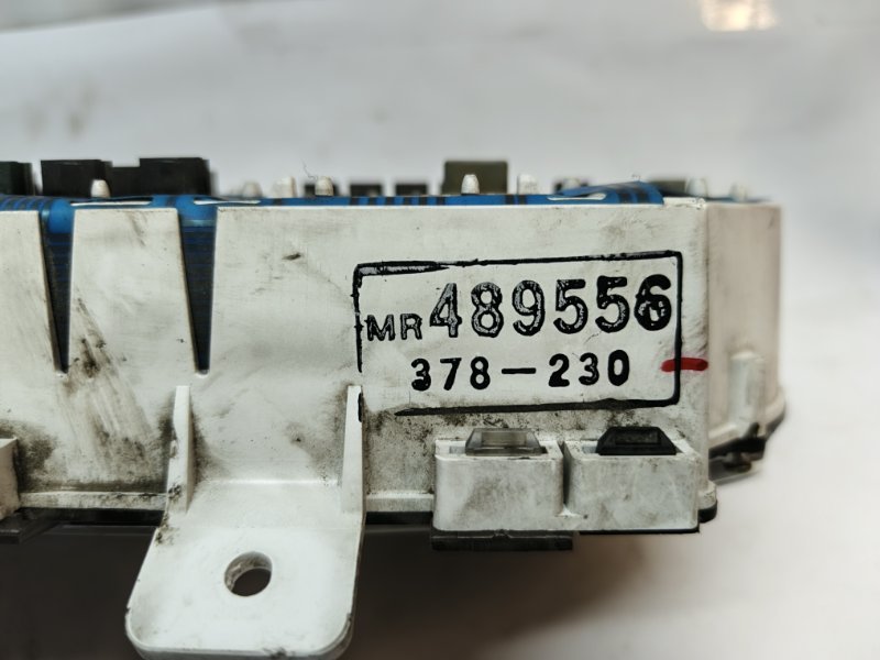 Панель приборов Mitsubishi Chariot Grandis 2001