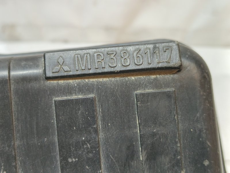 Резонатор воздушного фильтра Mitsubishi Chariot Grandis 2001